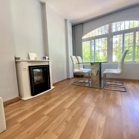 Apartamento En La Urbanizacion El Paraiso Apartment
